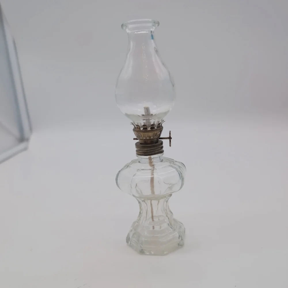 Vintage 7in Elegant Clear Glass Oil Lamp